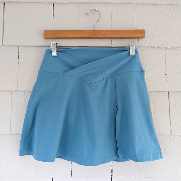 NWT Blogilates Teal Blue Athletic Skirt Size Medium - Picture 1 of 8